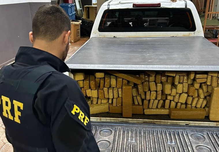 🚨 PRF Apreende 1 Tonelada de Maconha e Recupera Caminhonete em Campo Grande! 🚨